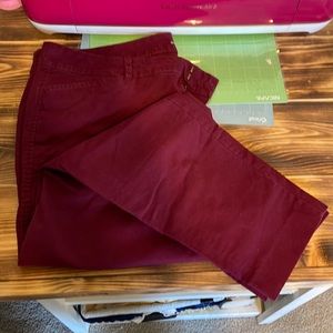 16. Old navy pixie pants. Maroon color. GUC.